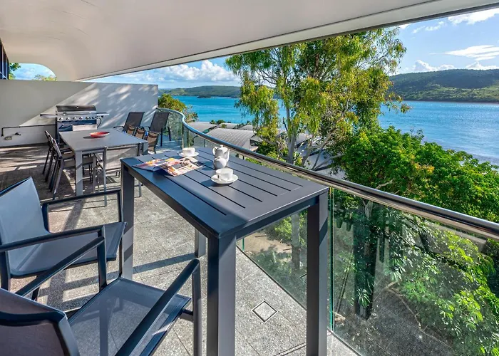 Waves 6 On Hamilton Island By Hiha